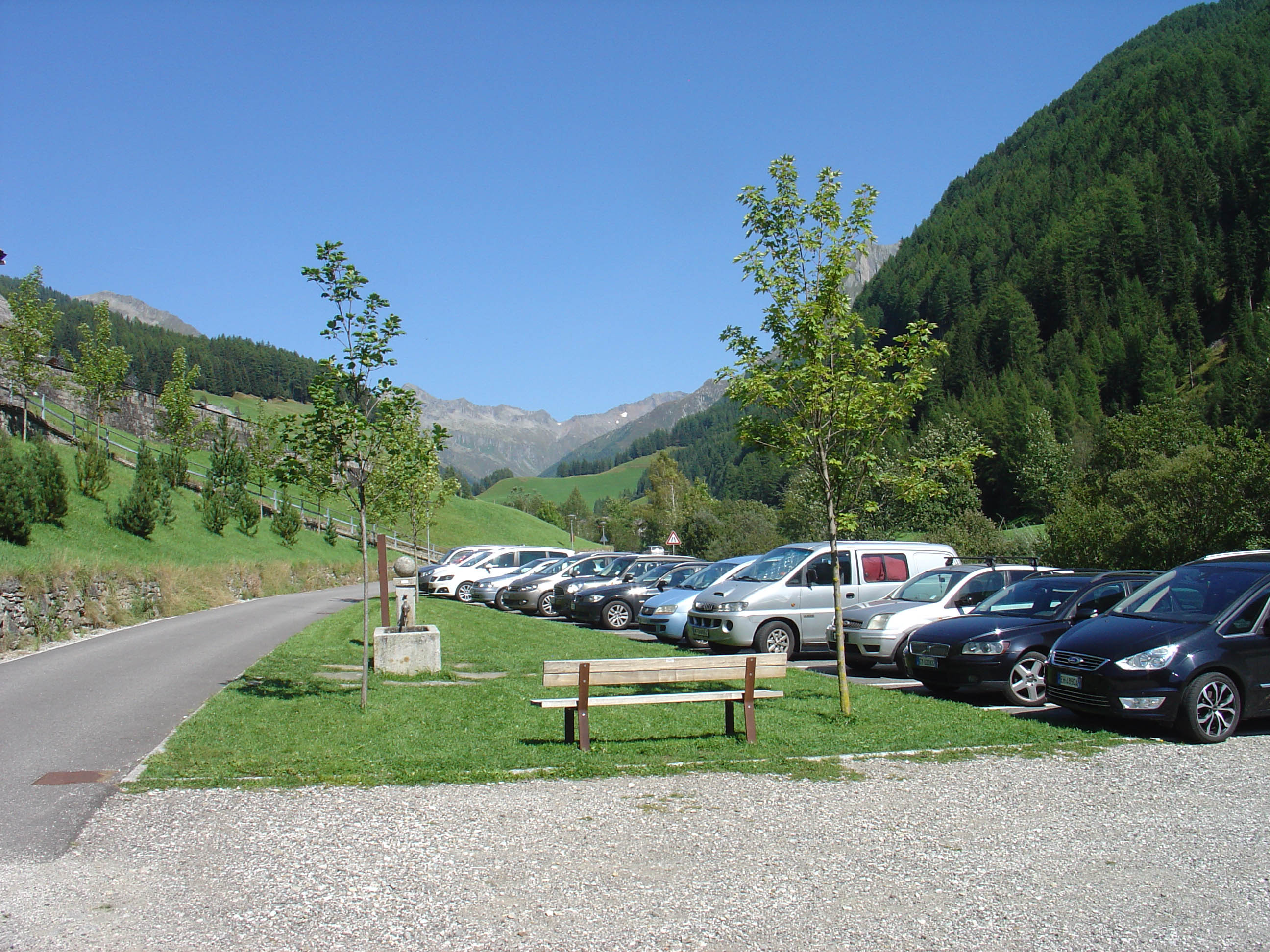 Dorfplatz und Kirchplatz 1++